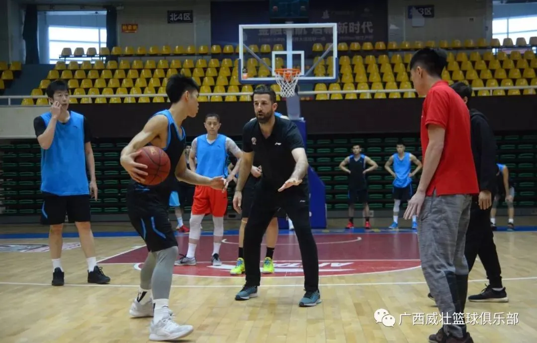 如何通过数据分析改进篮球战术训练?_0